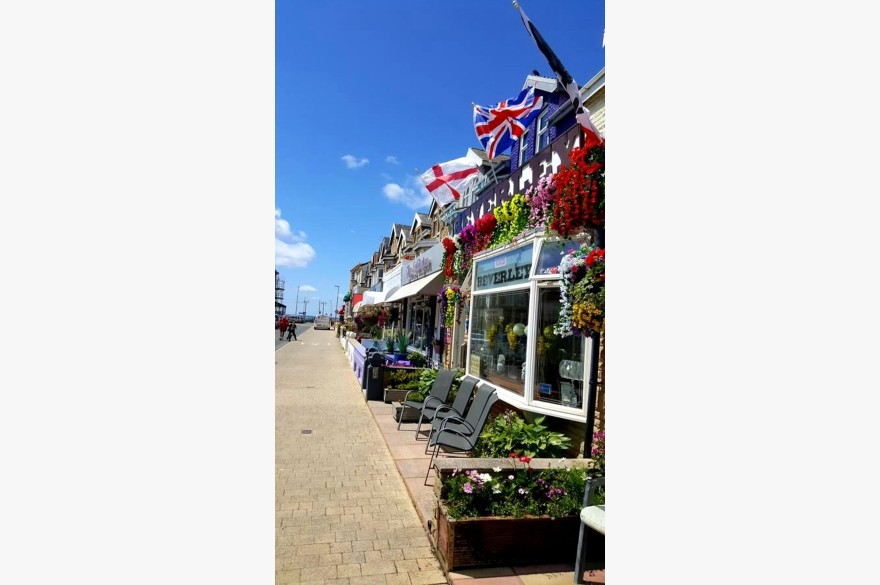 Beverley Hotel, 26 St. Chads Road, Blackpool, FY1