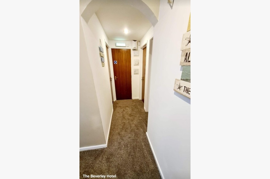 Beverley Hotel, 26 St. Chads Road, Blackpool, FY1